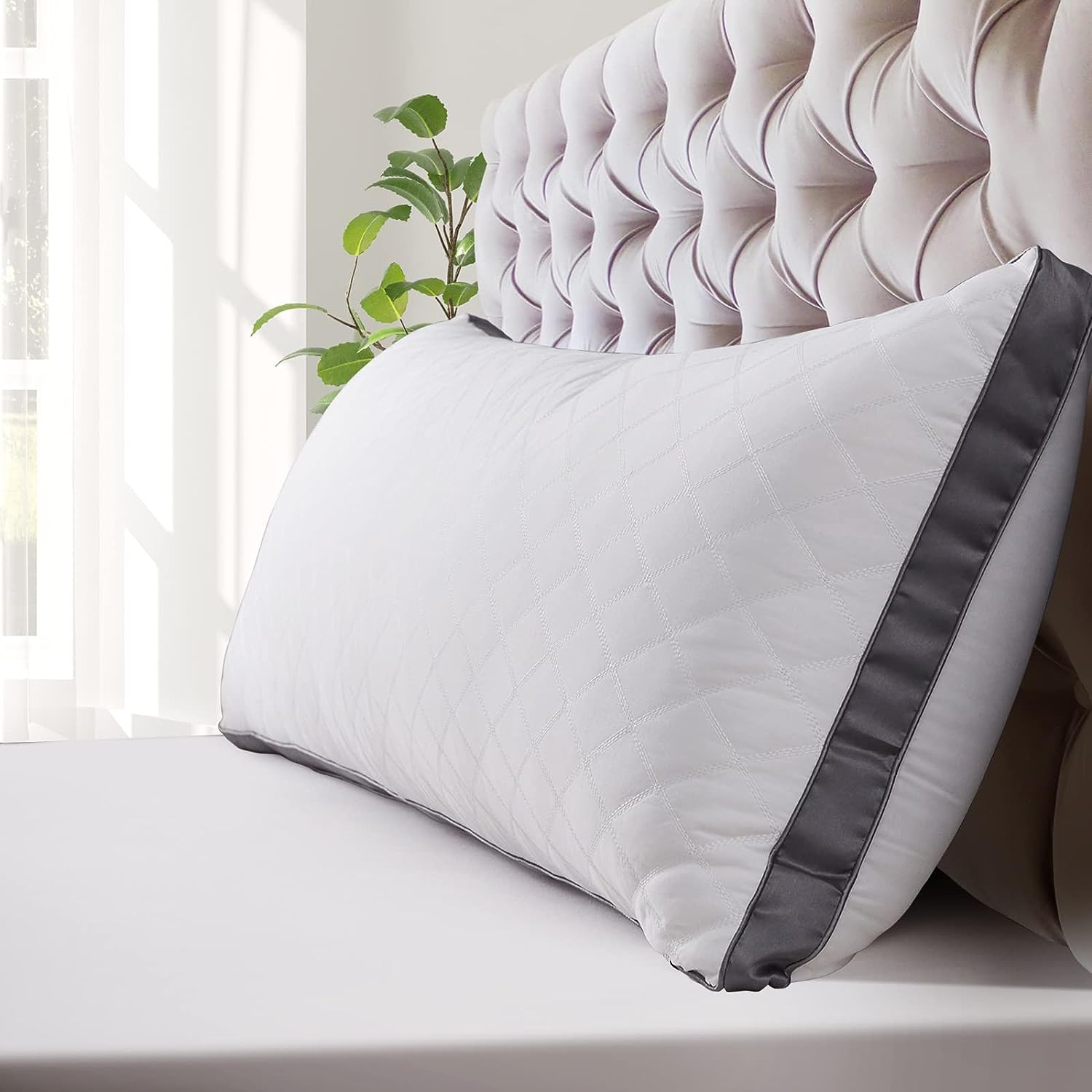 WhatsBedding Queen Feather Comforter