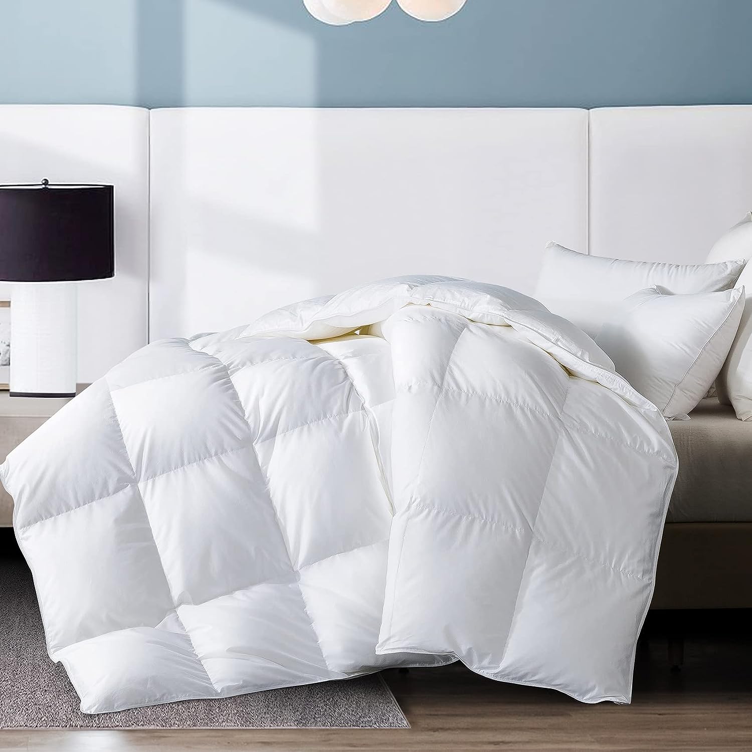 WhatsBedding Queen Feather Comforter